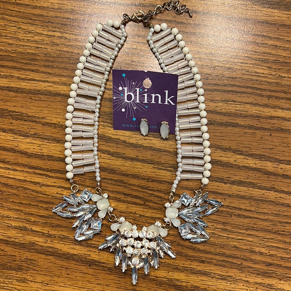 NWT fabulous costume necklace and earrings set. Cream and clear stones.